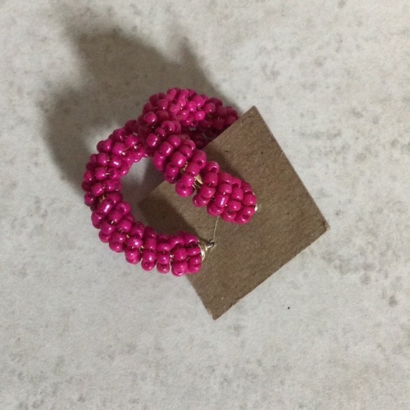 Gold with fuchsia bead hoop earrings - Picture 3 of 6